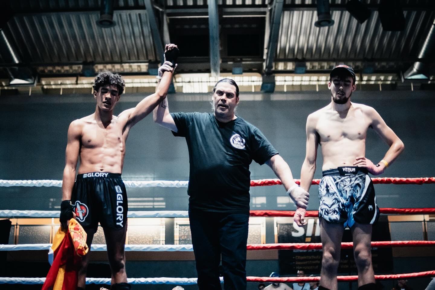 Luchador de Contact Murcia MMA ejecutando técnica de Brazilian Jiu-Jitsu en competición